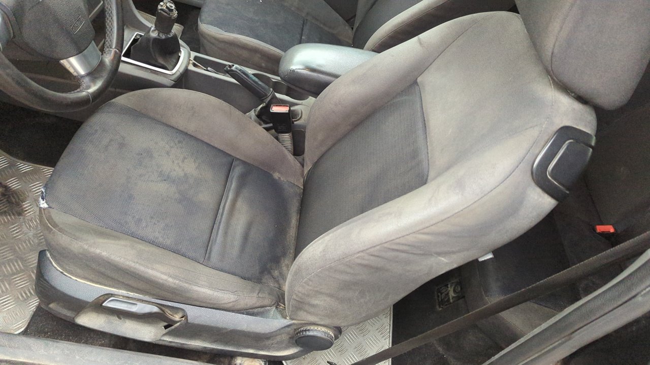 PUERTA DELANTERA DERECHA FORD FOCUS BERLINA (CAP) - vista 10