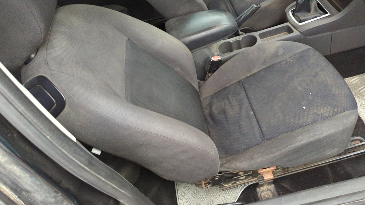 PUERTA DELANTERA DERECHA FORD FOCUS BERLINA (CAP) - vista 3