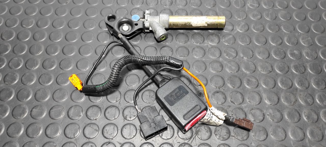 CINTURON DELANTERO DERECHO CITROEN XSARA BERLINA