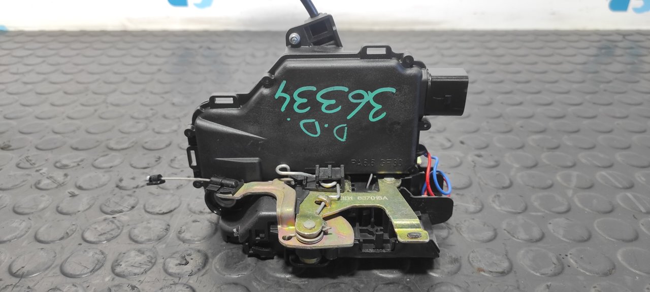 CERRADURA PUERTA DELANTERA DERECHA VOLKSWAGEN GOLF IV BERLINA (1J1)