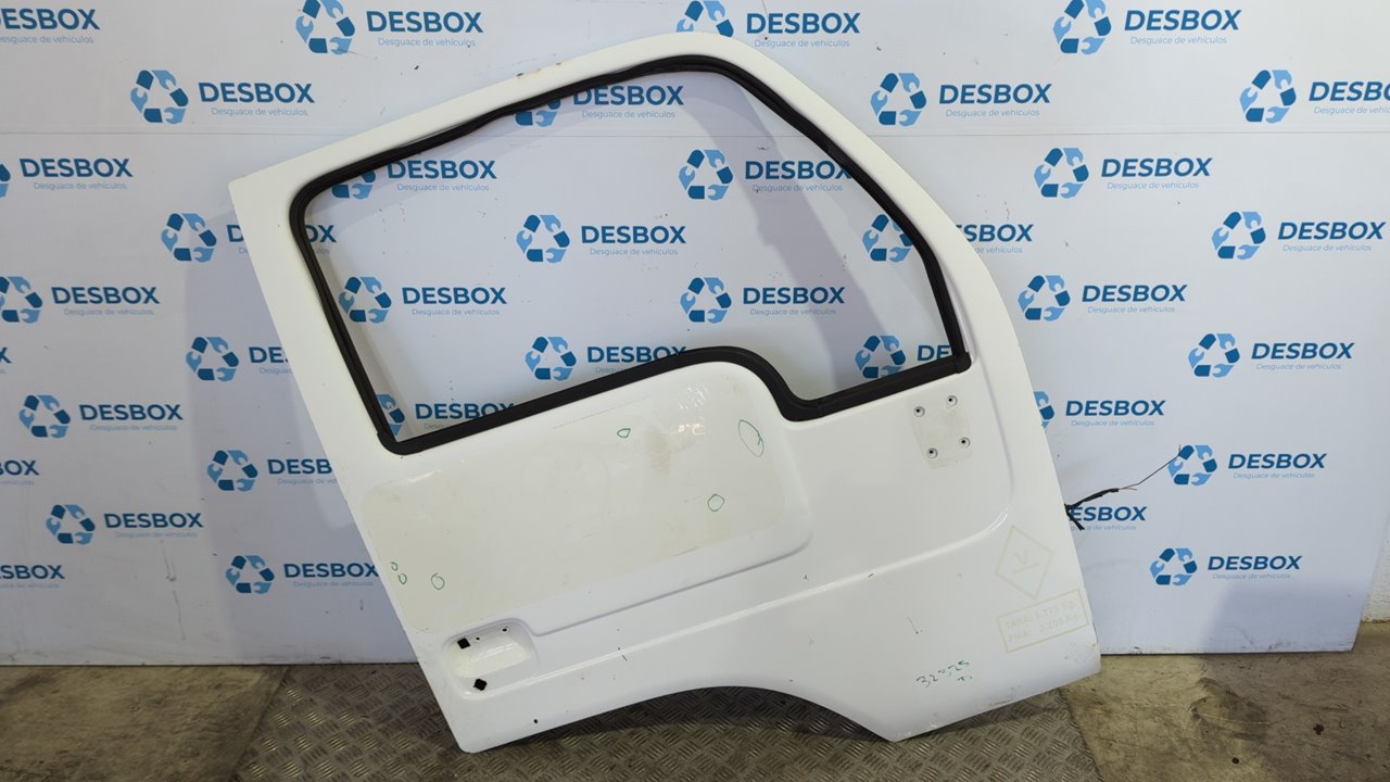 PUERTA DELANTERA DERECHA NISSAN CABSTAR