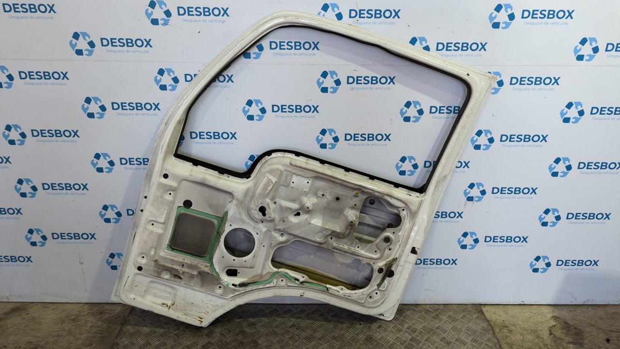 PUERTA DELANTERA DERECHA NISSAN CABSTAR - vista 2
