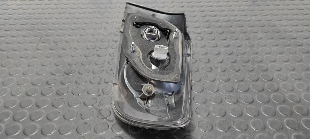 PILOTO TRASERO IZQUIERDO MAZDA 3 BERLINA (BK) - vista 2