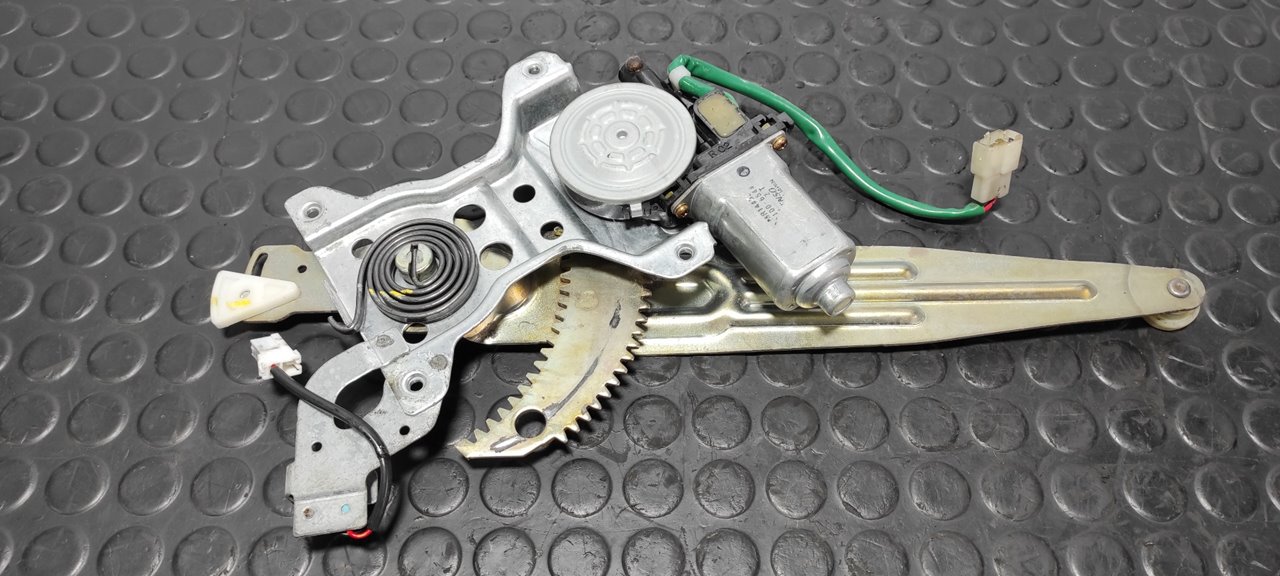 ELEVALUNAS TRASERO DERECHO MITSUBISHI L 200 (K6/7)