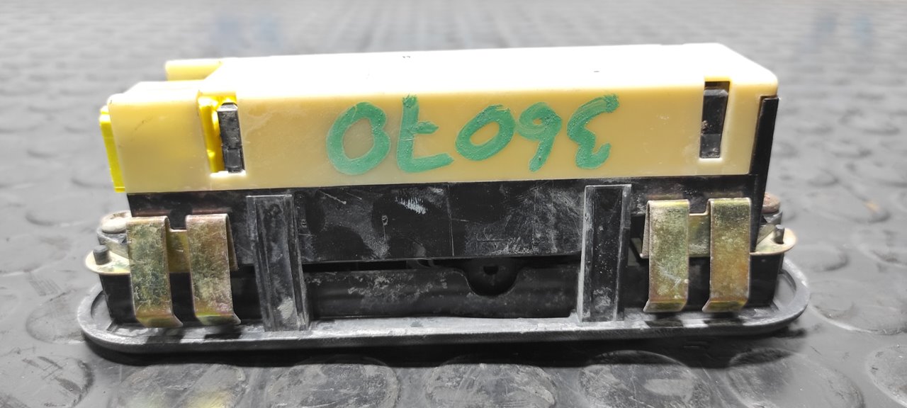 MANDO ELEVALUNAS TRASERO IZQUIERDO MITSUBISHI L 200 (K6/7) - vista 3