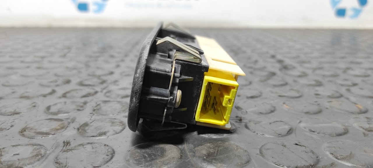 MANDO ELEVALUNAS TRASERO IZQUIERDO MITSUBISHI L 200 (K6/7) - vista 6