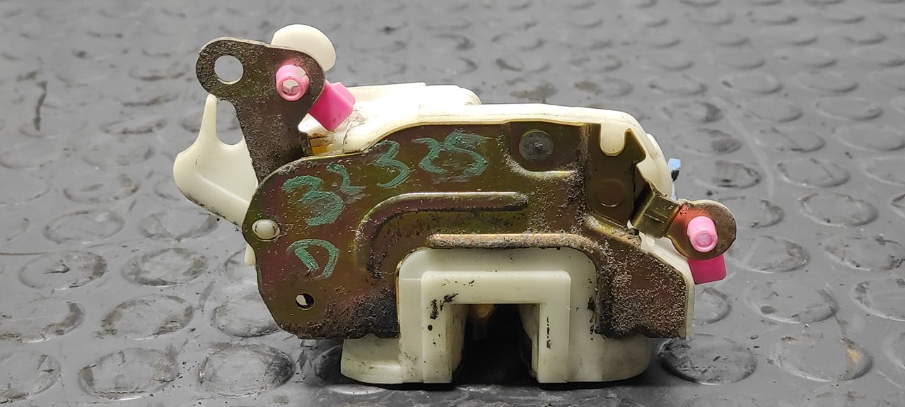 CERRADURA PUERTA DELANTERA DERECHA NISSAN CABSTAR - vista 3