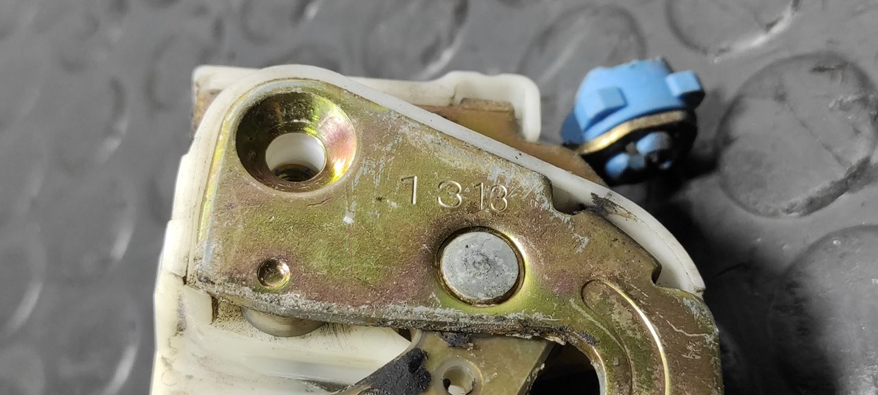 CERRADURA PUERTA DELANTERA DERECHA NISSAN CABSTAR - vista 4