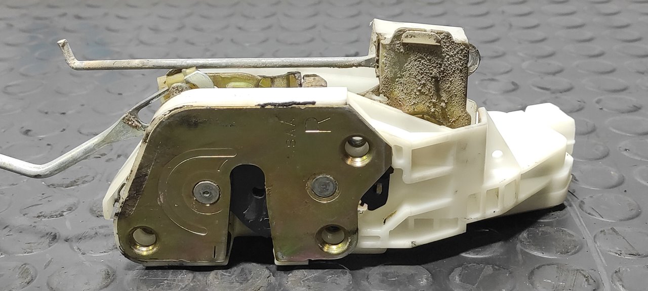 CERRADURA PUERTA DELANTERA DERECHA MITSUBISHI L 200 (K6/7) - vista 3