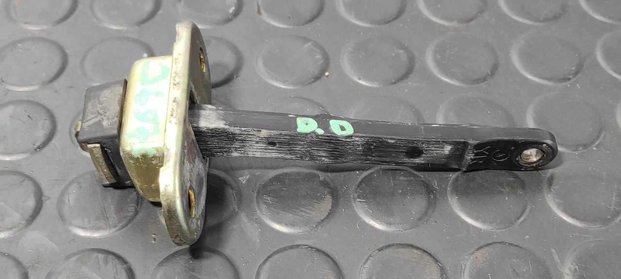 RETENEDOR PUERTA DERECHA MITSUBISHI L 200 (K6/7)