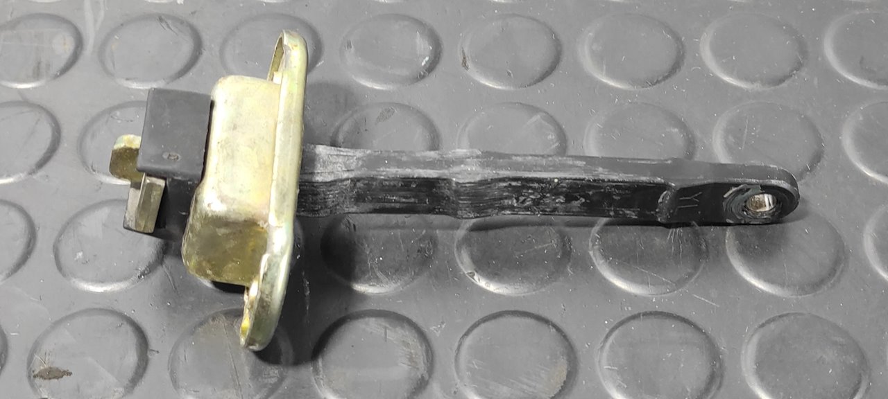 RETENEDOR PUERTA DERECHA MITSUBISHI L 200 (K6/7) - vista 2