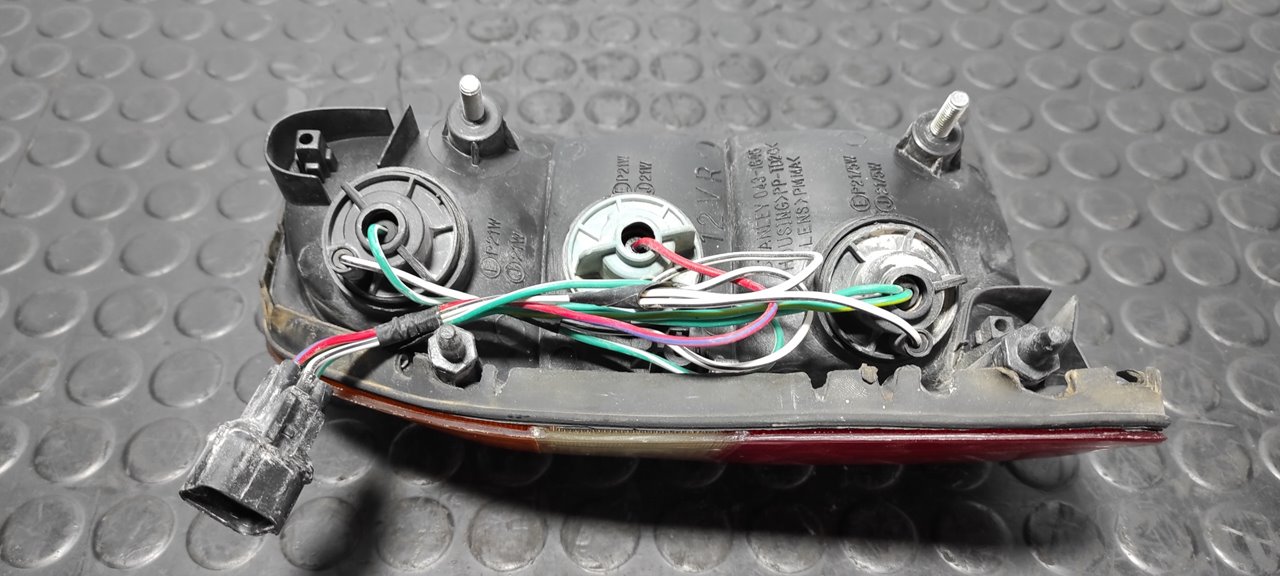 PILOTO TRASERO DERECHO MITSUBISHI L 200 (K6/7) - vista 6