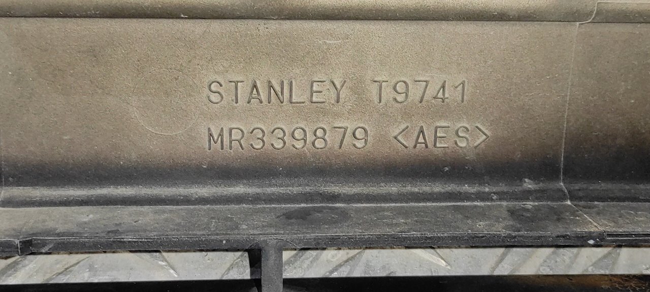 REJILLA DELANTERA MITSUBISHI L 200 (K6/7) - vista 5