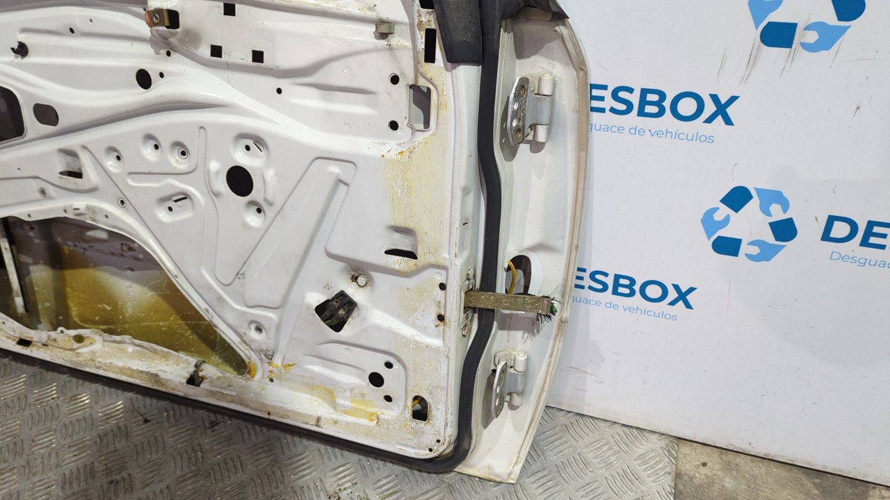 PUERTA DELANTERA IZQUIERDA MERCEDES-BENZ CLASE E (W124) - vista 2