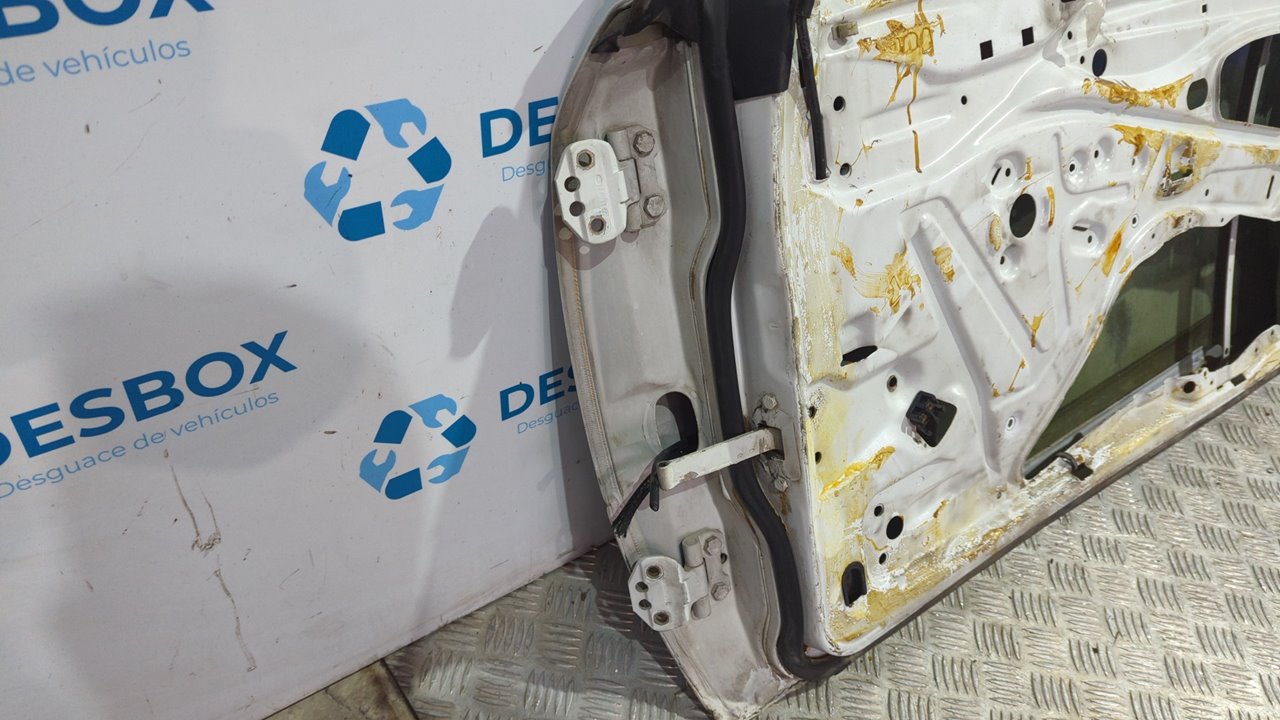 PUERTA DELANTERA DERECHA MERCEDES-BENZ CLASE E (W124) - vista 2