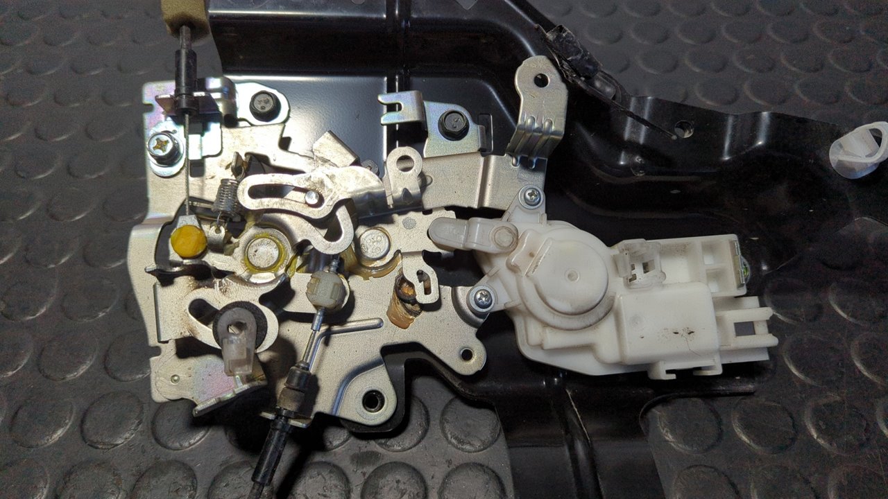 CERRADURA PUERTA TRASERA IZQUIERDA NISSAN NV 200 (M20) - vista 3