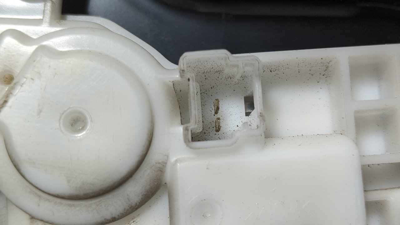 CERRADURA PUERTA TRASERA IZQUIERDA NISSAN NV 200 (M20) - vista 6