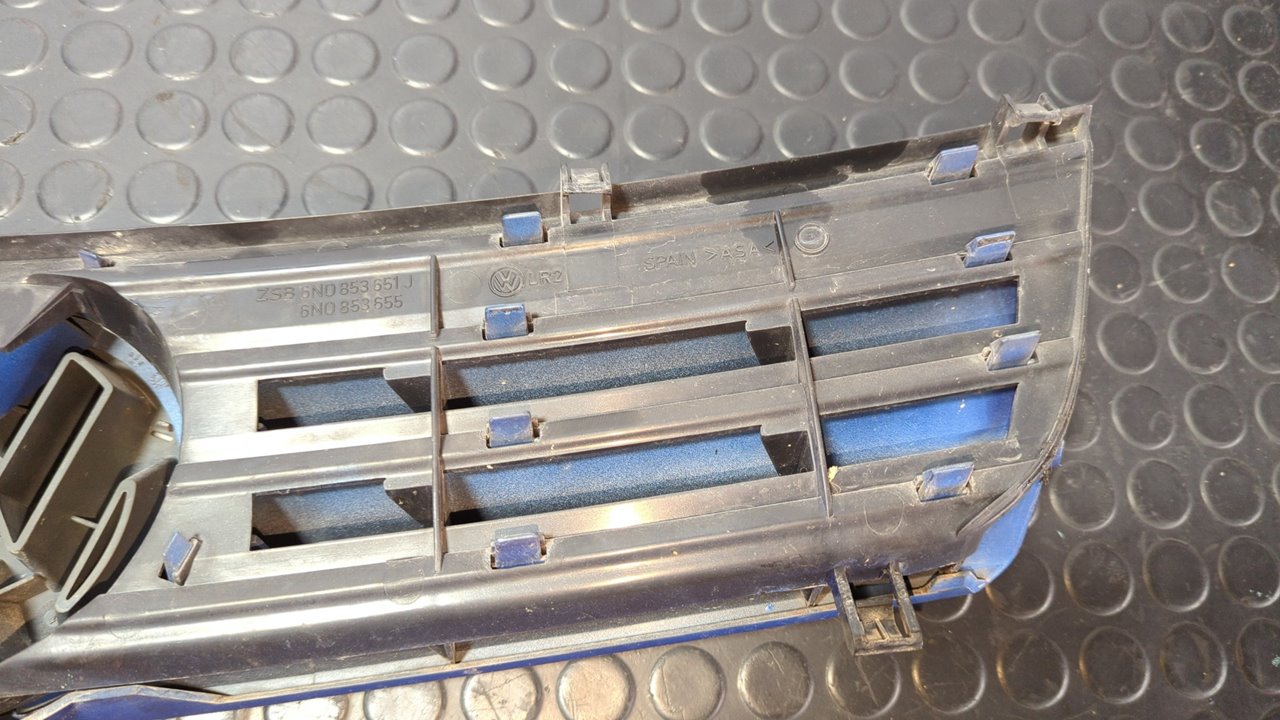 REJILLA DELANTERA VOLKSWAGEN POLO BERLINA (6N2) - vista 6