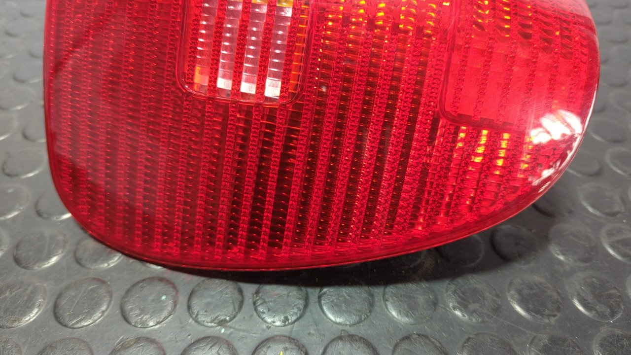 PILOTO TRASERO IZQUIERDO VOLKSWAGEN POLO BERLINA (6N2) - vista 6