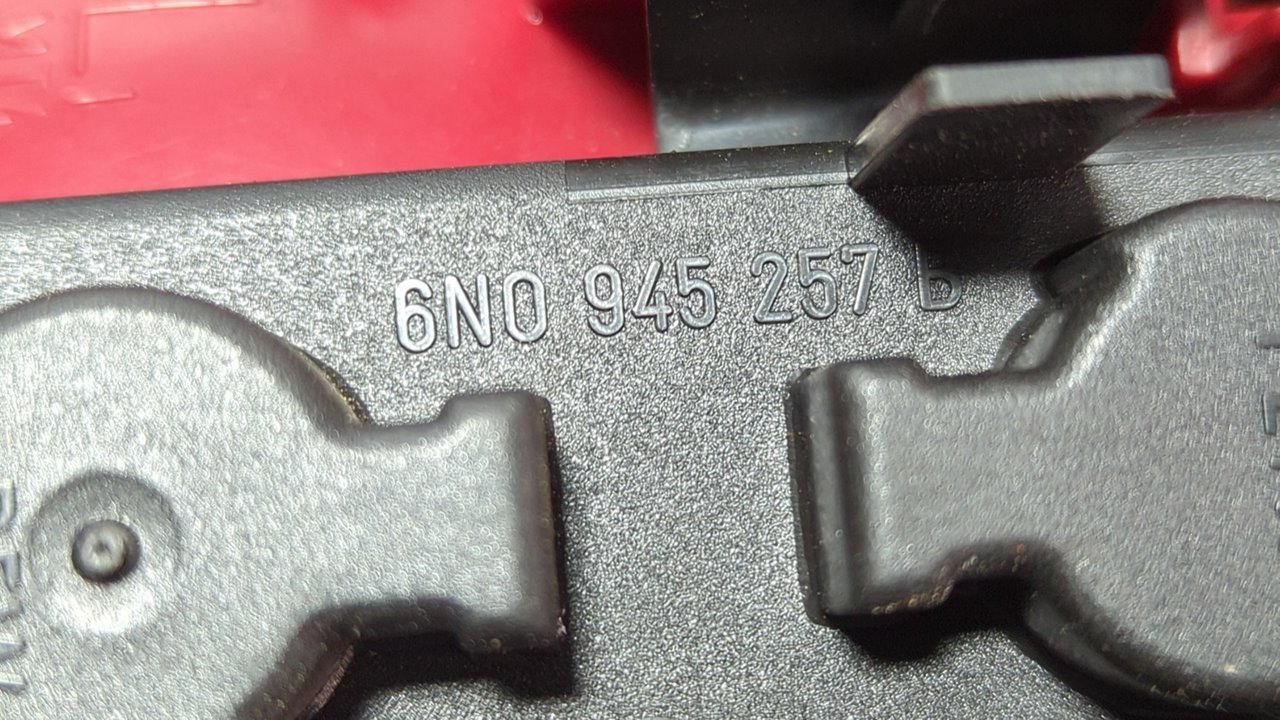 PILOTO TRASERO IZQUIERDO VOLKSWAGEN POLO BERLINA (6N2) - vista 2