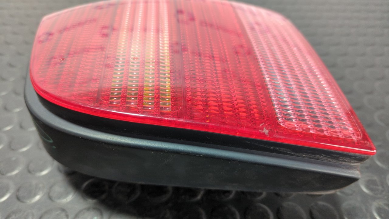 PILOTO TRASERO DERECHO VOLKSWAGEN POLO BERLINA (6N2) - vista 9