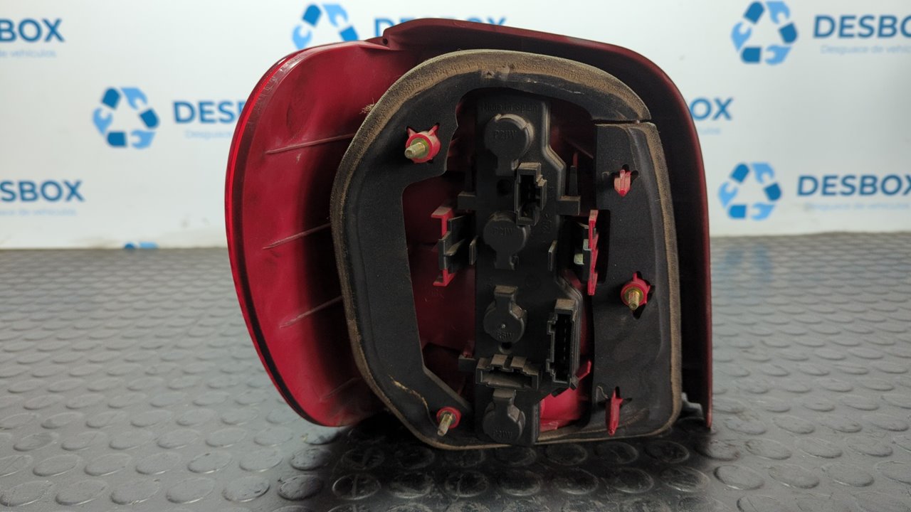 PILOTO TRASERO DERECHO VOLKSWAGEN POLO BERLINA (6N2) - vista 2