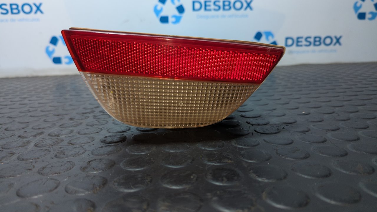 PILOTO TRASERO DERECHO PARAGOLPES FORD FOCUS BERLINA (CAK)