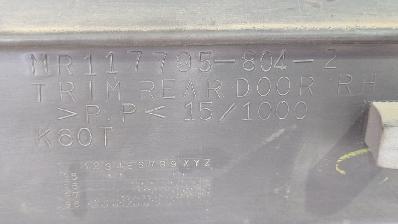 GUARNECIDO PUERTA TRASERA DERECHA MITSUBISHI L 200 (K6/7) - vista 2