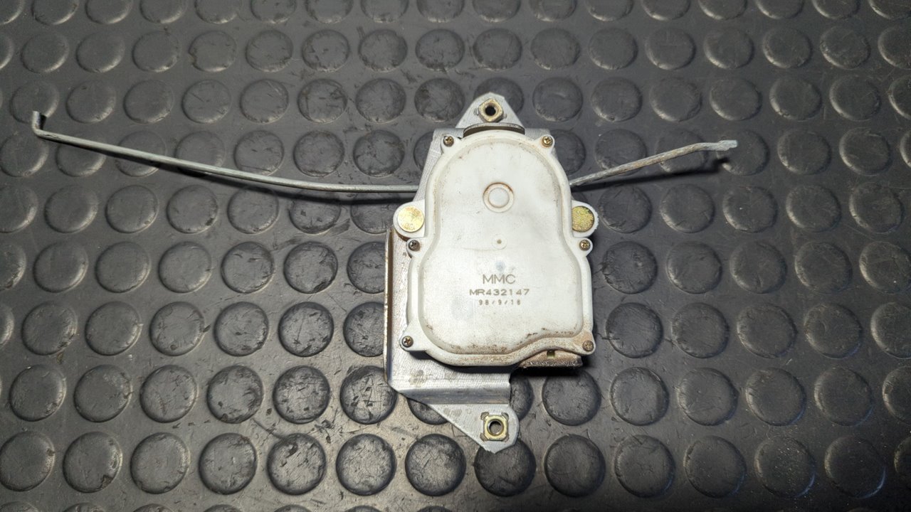 MOTOR CIERRE CENTRALIZADO TRASERO DERECHO MITSUBISHI L 200 (K6/7)