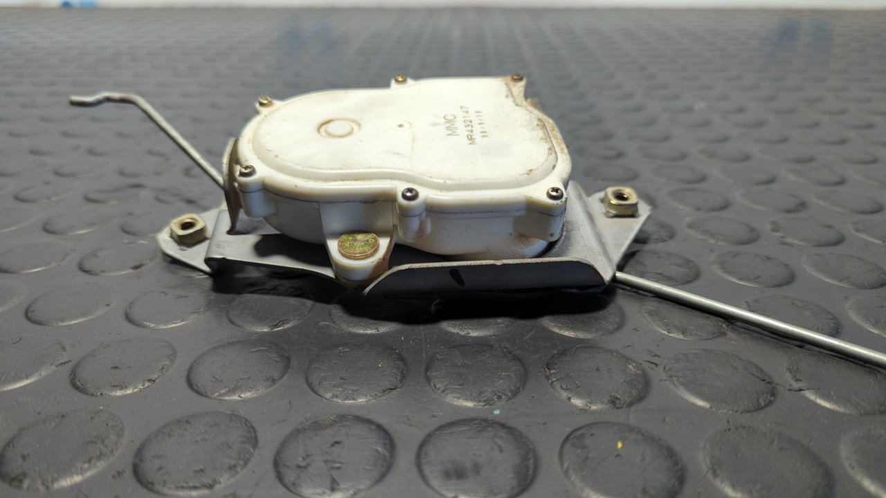 MOTOR CIERRE CENTRALIZADO TRASERO DERECHO MITSUBISHI L 200 (K6/7) - vista 3