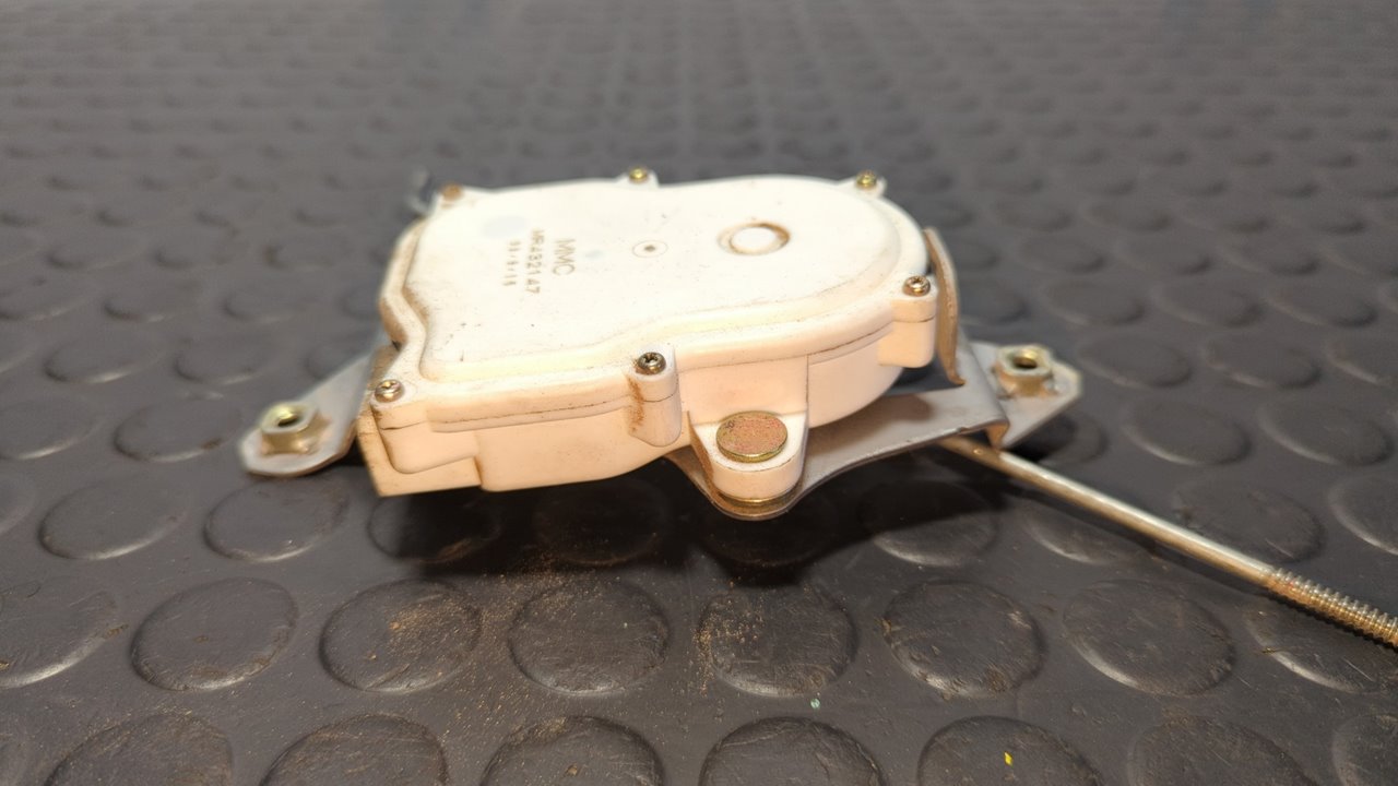 MOTOR CIERRE CENTRALIZADO TRASERO IZQUIERDO MITSUBISHI L 200 (K6/7) - vista 2