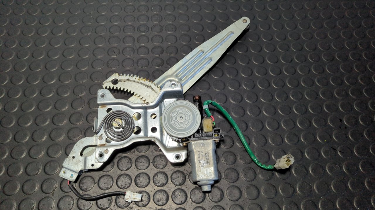 ELEVALUNAS TRASERO DERECHO MITSUBISHI L 200 (K6/7)