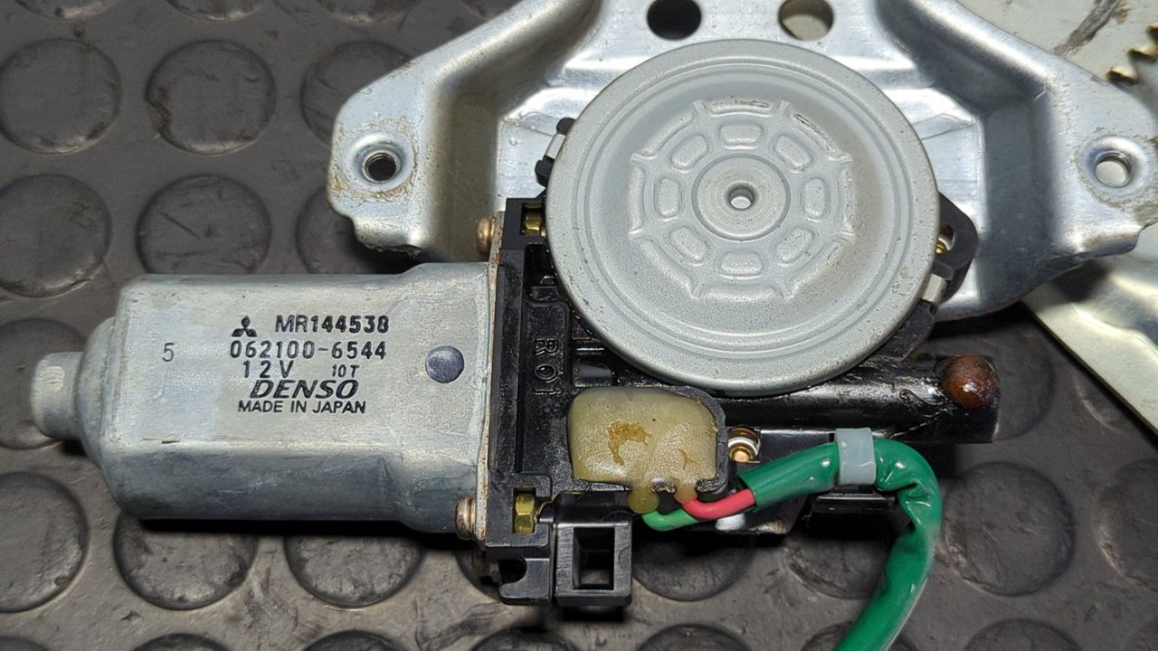 ELEVALUNAS TRASERO DERECHO MITSUBISHI L 200 (K6/7) - vista 3