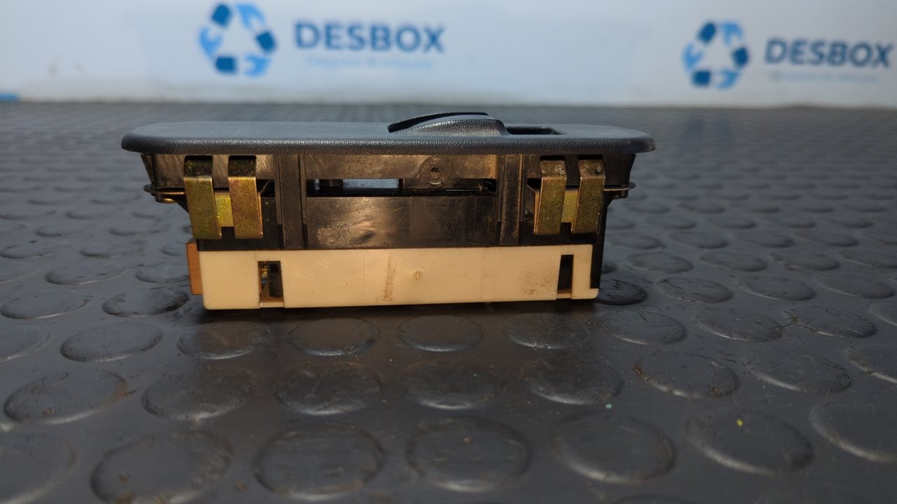 MANDO ELEVALUNAS TRASERO DERECHO MITSUBISHI L 200 (K6/7) - vista 6