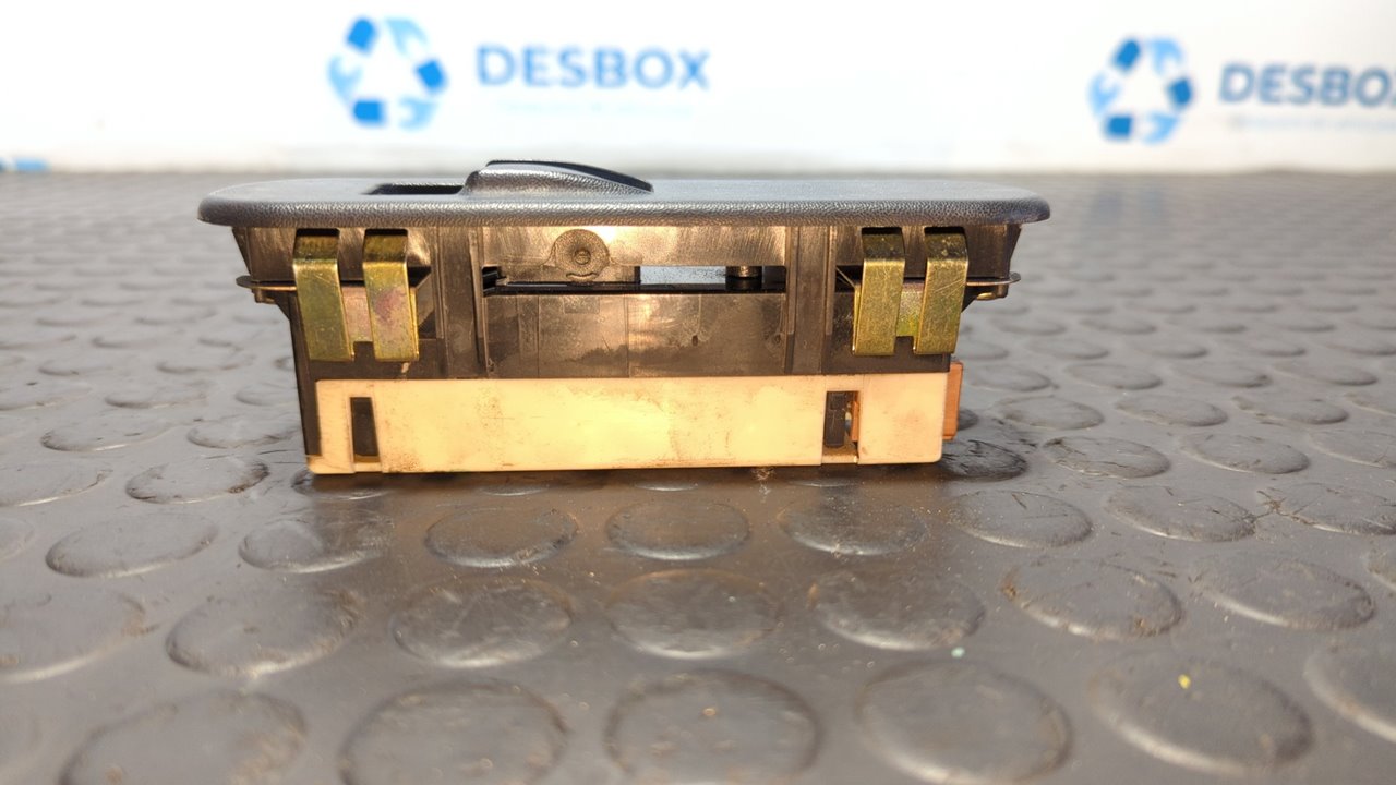 MANDO ELEVALUNAS TRASERO DERECHO MITSUBISHI L 200 (K6/7) - vista 5