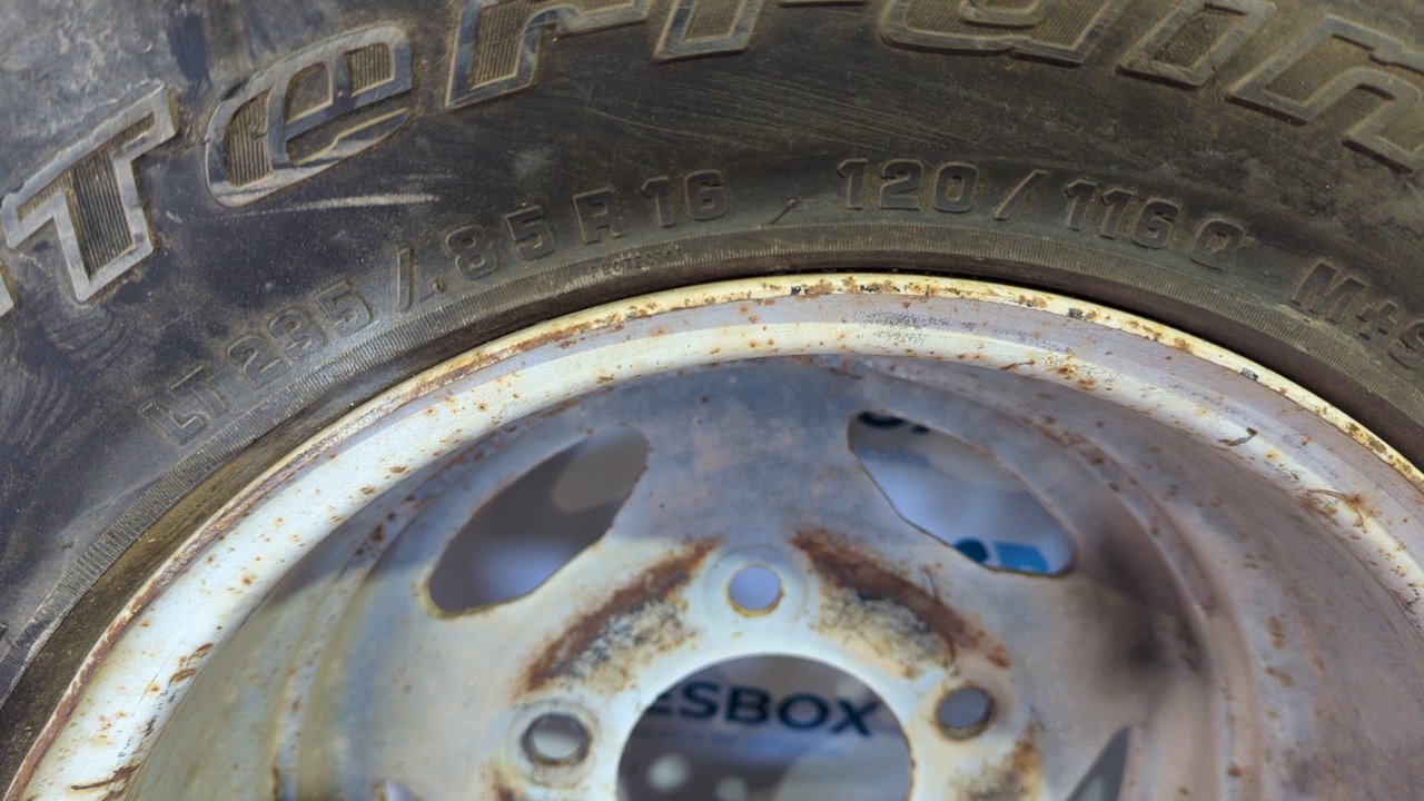 LLANTA LAND ROVER DEFENDER - vista 3