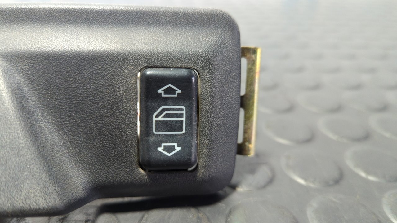 MANDO ELEVALUNAS TRASERO DERECHO MERCEDES CLASE E (W124) - vista 5