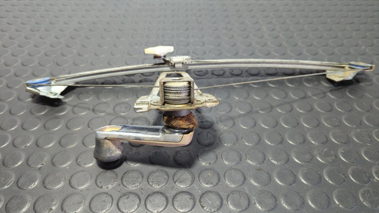 ELEVALUNAS TRASERO IZQUIERDO MERCEDES CLASE C (W201) - vista 2