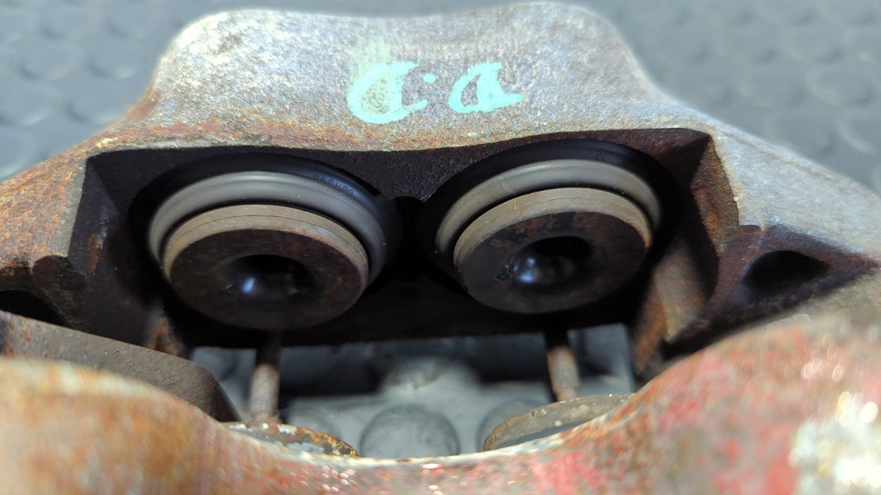 PINZA DE FRENO DELANTERA DERECHA IVECO DAILY CAJA ABIERTA / VOLQUETE - vista 2