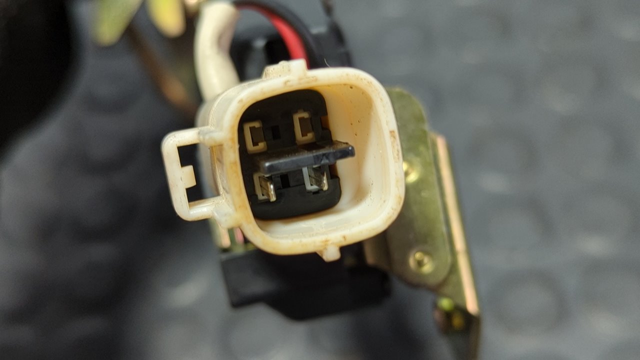 CERRADURA PUERTA TRASERA IZQUIERDA TOYOTA HILUX (KUN) - vista 4