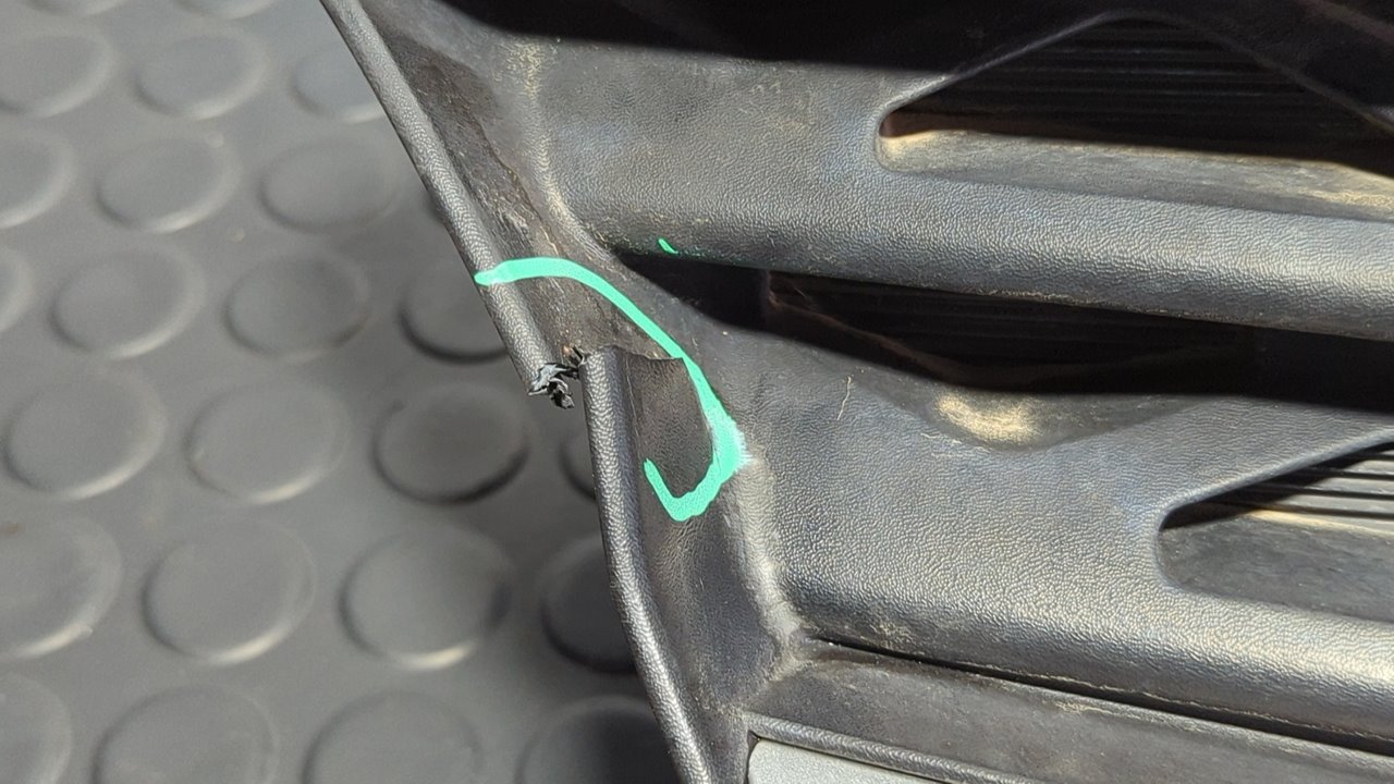 REJILLA DELANTERA NISSAN NV 200 (M20) - vista 5