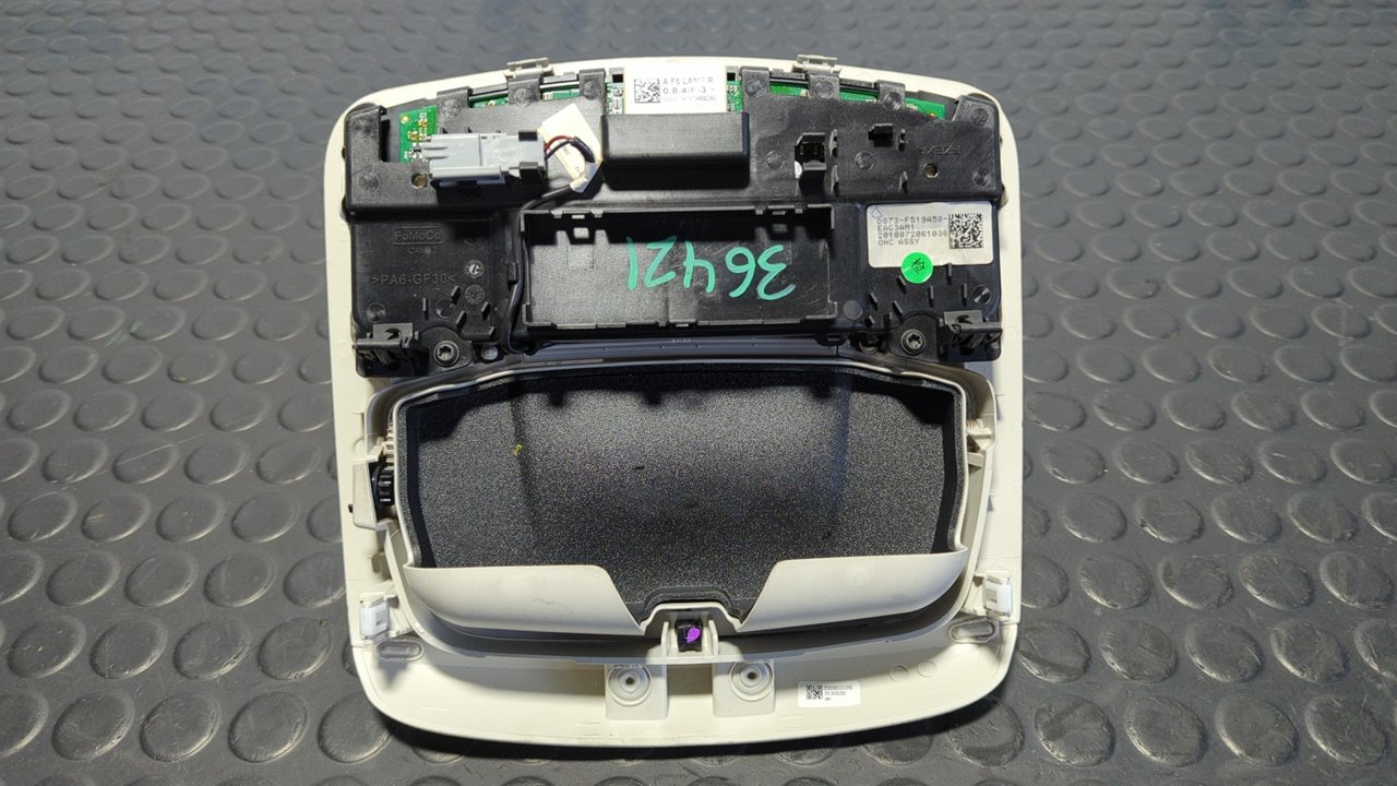 LUZ INTERIOR FORD MONDEO LIM. - vista 3