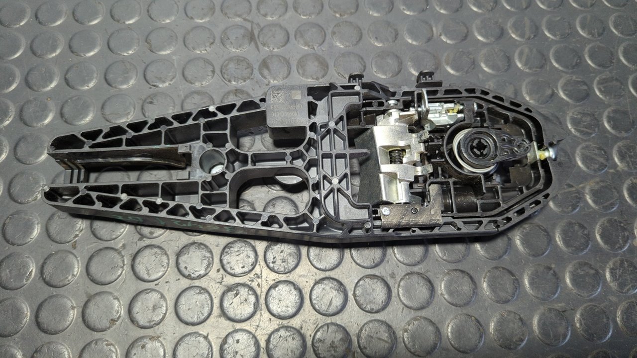 SOPORTE MANETA DELANTERA IZQUIERDA FORD MONDEO LIM.