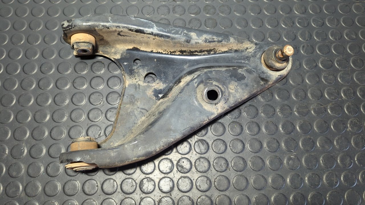 BRAZO DERECHO INFERIOR DELANTERO DACIA SANDERO