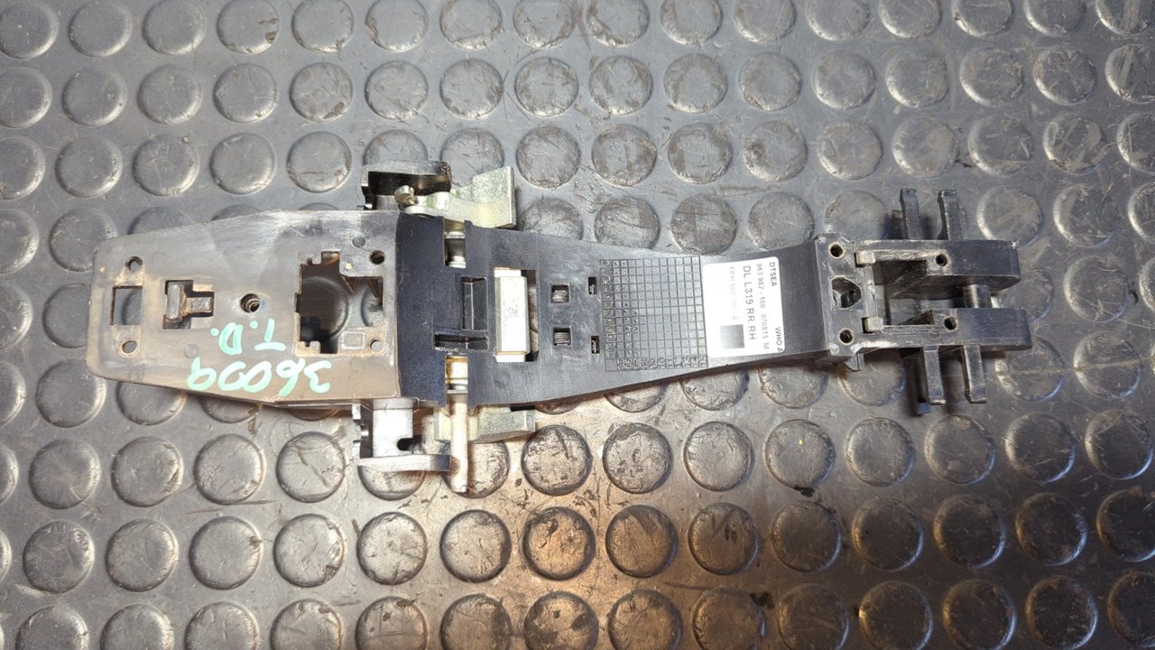 SOPORTE MANETA TRASERA DERECHA LAND ROVER DISCOVERY