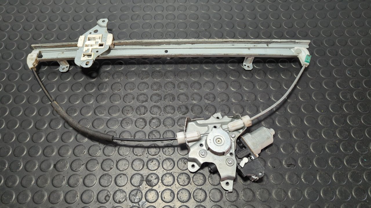 ELEVALUNAS DELANTERO DERECHO NISSAN NV 200 (M20)