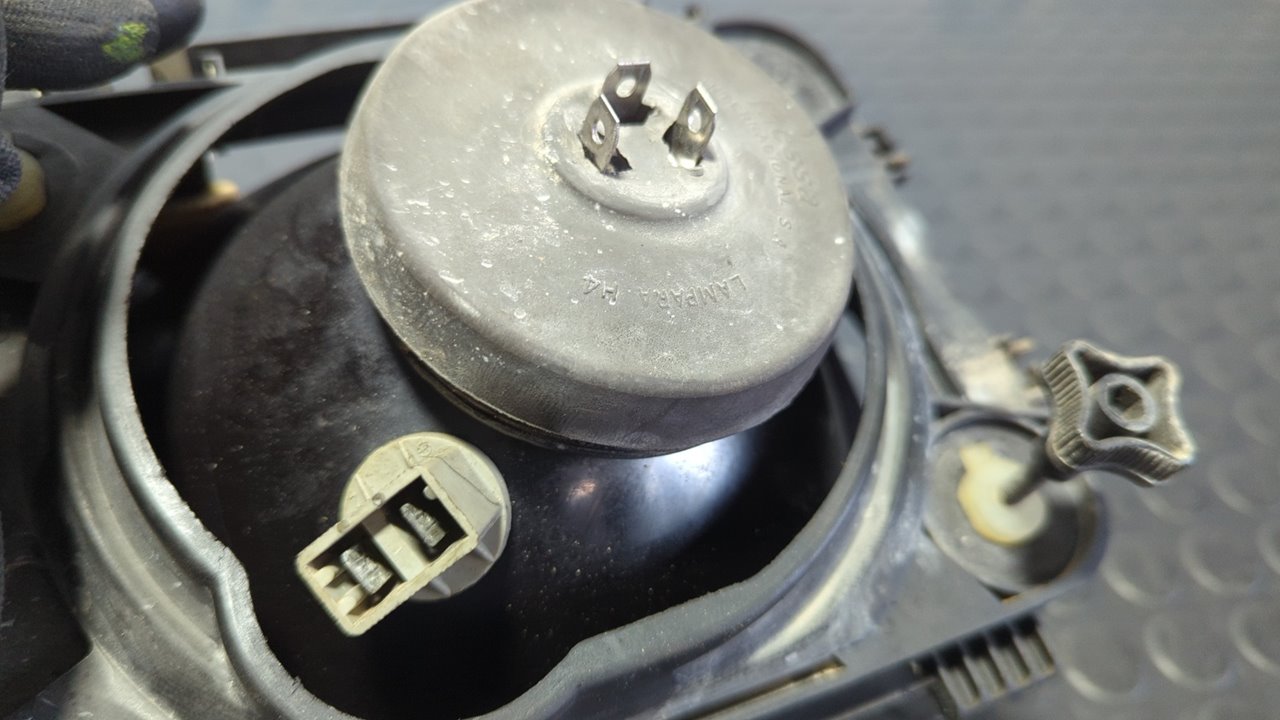 FARO DERECHO OPEL CORSA A - vista 5