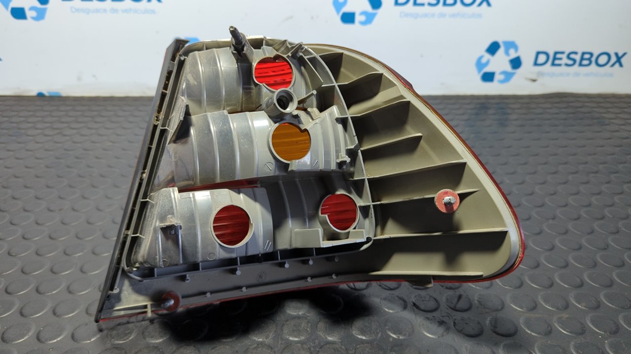 PILOTO TRASERO IZQUIERDO BMW SERIE 3 BERLINA (E46) - vista 4