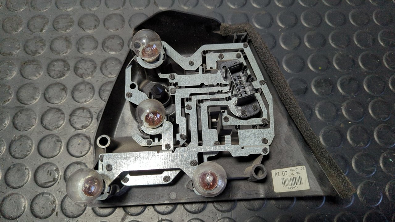 PILOTO TRASERO IZQUIERDO BMW SERIE 3 BERLINA (E46) - vista 3