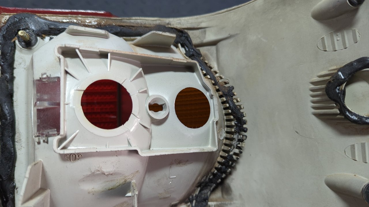 PILOTO TRASERO IZQUIERDO AUDI 80/90 (811/813/853) - vista 5